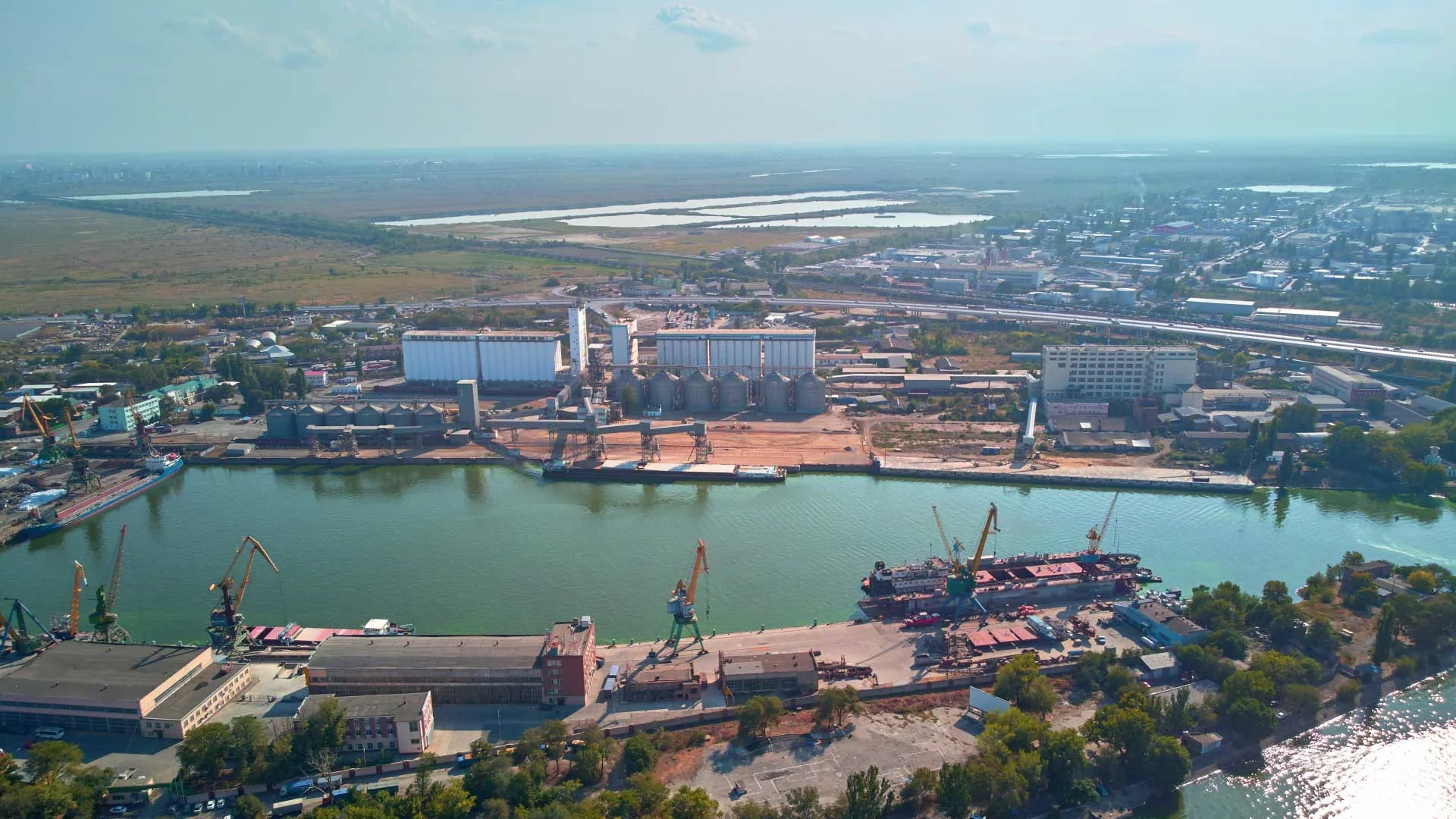 How to Maintain Navigable Rivers and Harbors in Latin America with Modern Dredging Equipment